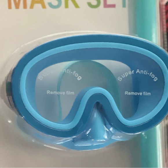 Aqua2ude Boys and Girls Swim Mask and Snorkel Set - Picture 3 of 3